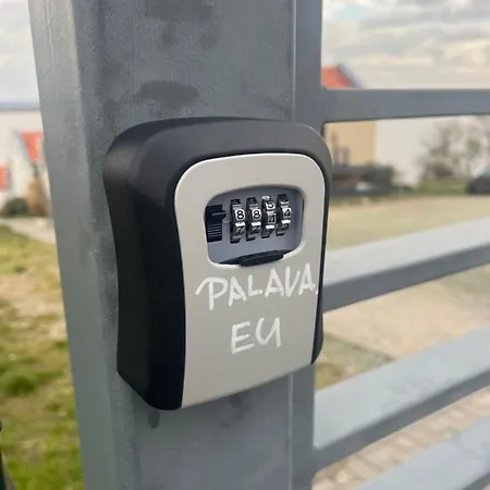 Palava Eu 8 *